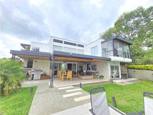 컨트리하우스 / Armenia, Quindío Department