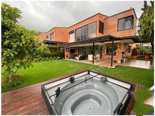 Πολυτελή κατοικία σε Envigado, Departamento de Antioquia