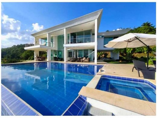 メデリン, Medellínのカントリーハウス