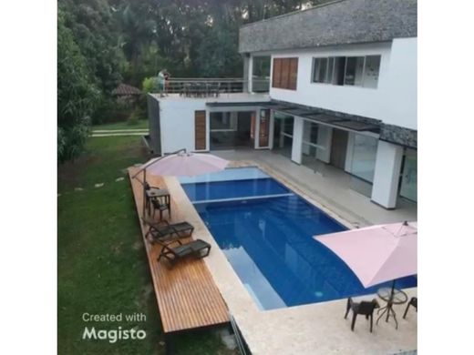 ﻣﻨﺰﻝ ﺭﻳﻔﻲ/ ﺑﻴﺖ ﻤﺰﺭﻋﺔ ﻓﻲ San Jerónimo, Departamento de Antioquia