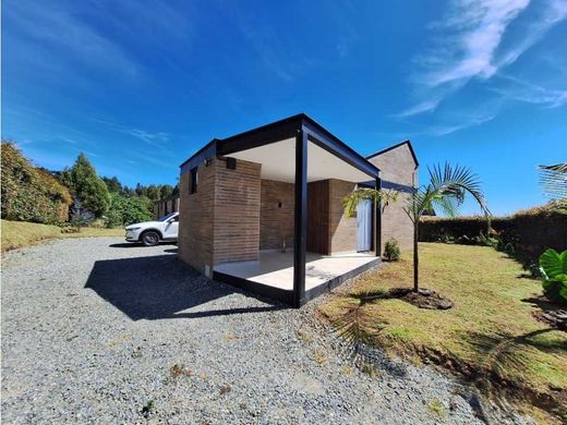 منزل ريفي ﻓﻲ Envigado, Departamento de Antioquia