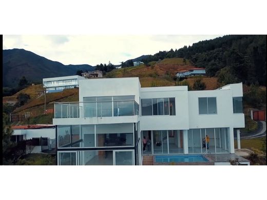 منزل ريفي ﻓﻲ Bello, Departamento de Antioquia