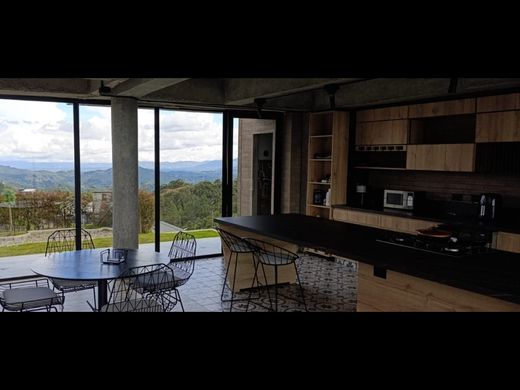 منزل ﻓﻲ Envigado, Departamento de Antioquia