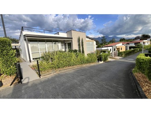 منزل ريفي ﻓﻲ Calarcá, Calarca