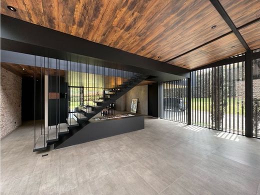 منزل ﻓﻲ Envigado, Departamento de Antioquia