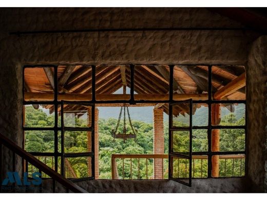 منزل ريفي ﻓﻲ Campamento, Departamento de Antioquia