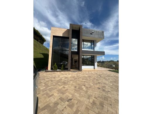 ﻣﻨﺰﻝ ﺭﻳﻔﻲ/ ﺑﻴﺖ ﻤﺰﺭﻋﺔ ﻓﻲ San Vicente, San Vicente Ferrer