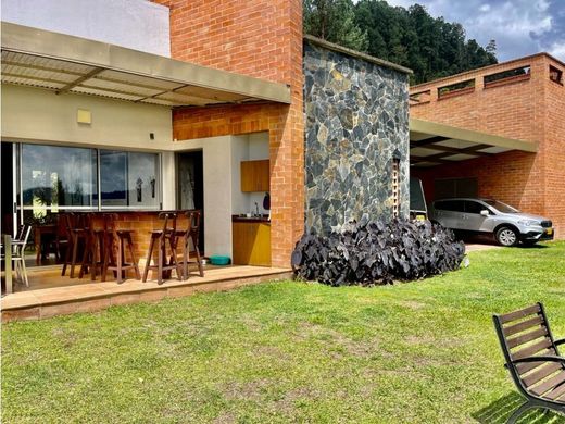 منزل ريفي ﻓﻲ Envigado, Departamento de Antioquia