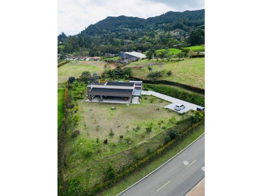 컨트리하우스 / La Ceja, Departamento de Antioquia