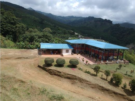 Ρουστίκ ή αγροικία σε Caicedonia, Departamento del Valle del Cauca