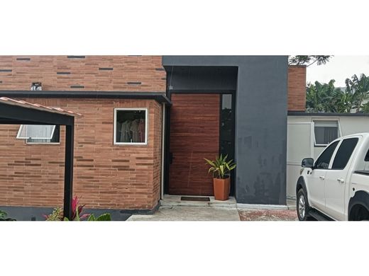 郊区住宅  Pereira, Departamento de Risaralda