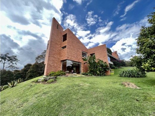 منزل ريفي ﻓﻲ Envigado, Departamento de Antioquia