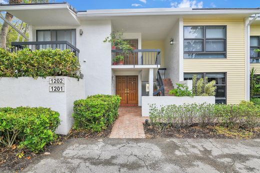 Residential complexes in Boca Raton, Palm Beach