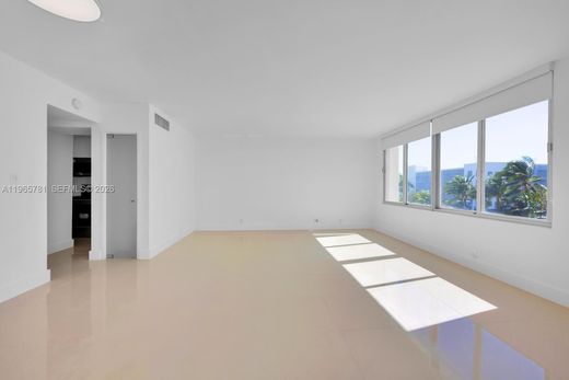 Residential complexes in Miami Beach, Miami-Dade