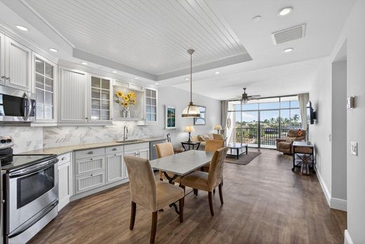 Residential complexes in North Palm Beach, Palm Beach