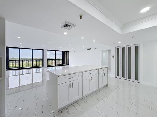 Residential complexes in West Palm Beach, Palm Beach