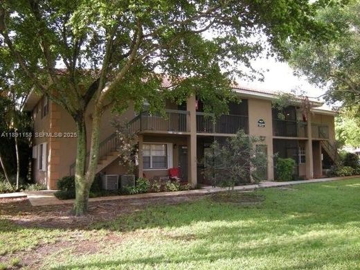 公寓楼  Pembroke Pines, Broward County