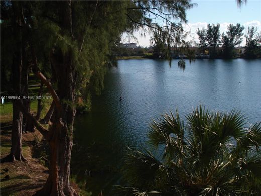 Complesso residenziale a Hialeah Gardens, Miami-Dade County