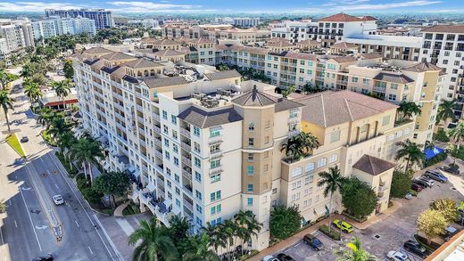 Residential complexes in Boca Raton, Palm Beach