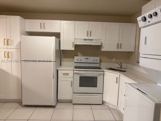 Townhouse in Coral Springs, Broward County