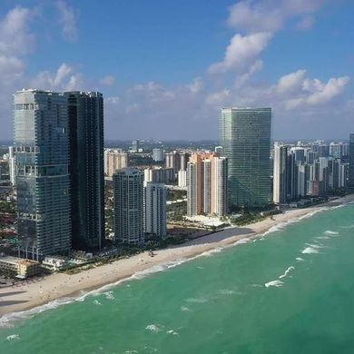 Complexes résidentiels à Sunny Isles Beach, Comté de Miami-Dade