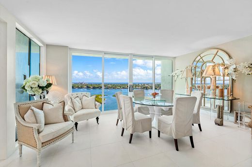 Residential complexes in West Palm Beach, Palm Beach