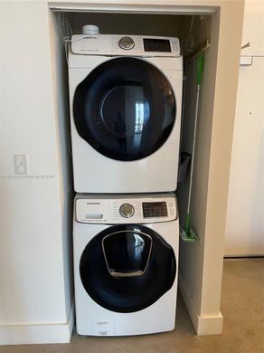 ‏בניין ב  מיאמי, Miami-Dade County