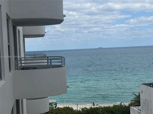 Residential complexes in Miami Beach, Miami-Dade