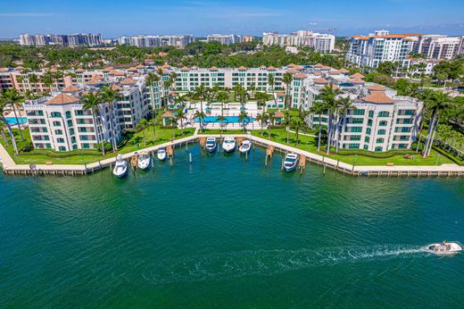 Residential complexes in Boca Raton, Palm Beach