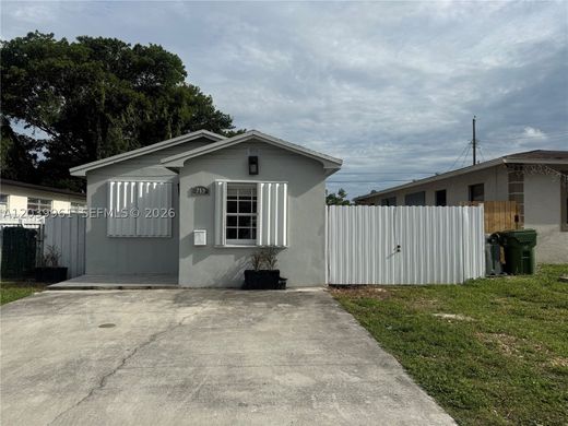 Villa in Hallandale, Broward County