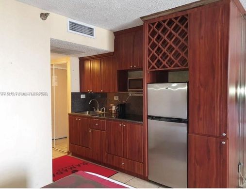 Жилой комплекс, Sunny Isles Beach, Miami-Dade County