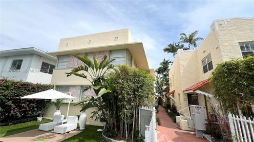Residential complexes in Miami Beach, Miami-Dade