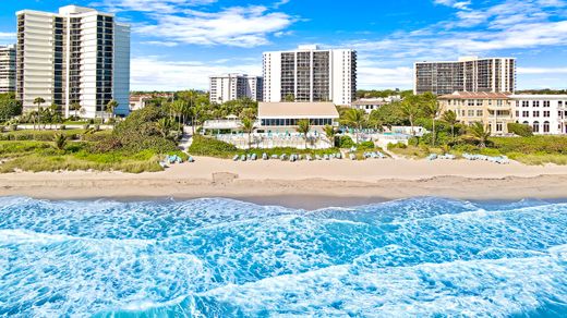 Residential complexes in Highland Beach, Palm Beach