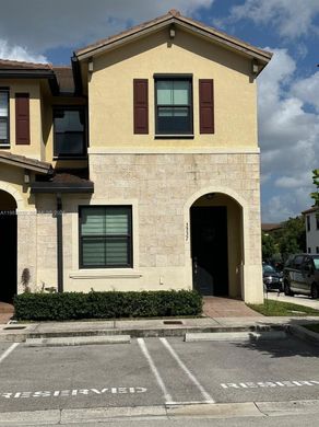 Complesso residenziale a Hialeah, Miami-Dade County