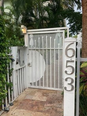 Residential complexes in Miami Beach, Miami-Dade
