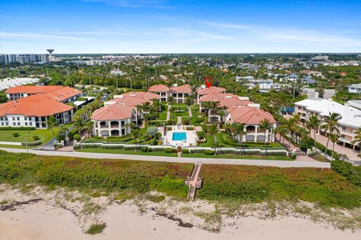 Residential complexes in Ocean Ridge, Palm Beach