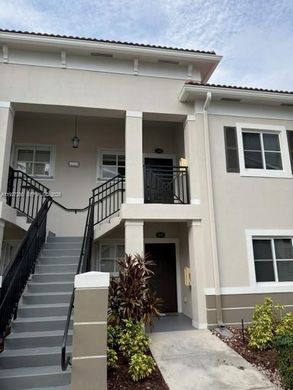 مجمع شقق ﻓﻲ Hialeah, Miami-Dade County