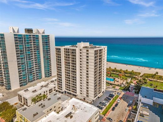 Residential complexes in Miami Beach, Miami-Dade
