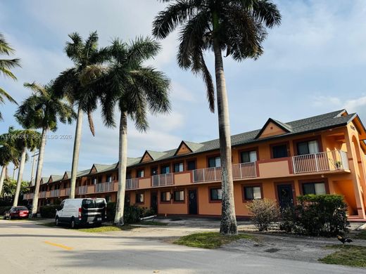 Жилой комплекс, Hialeah, Miami-Dade County