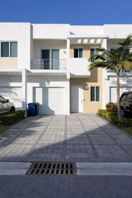 تاون هاوس ﻓﻲ Doral, Miami-Dade County