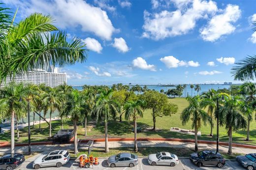 マイアミ, Miami-Dade Countyのアパートメント・コンプレックス