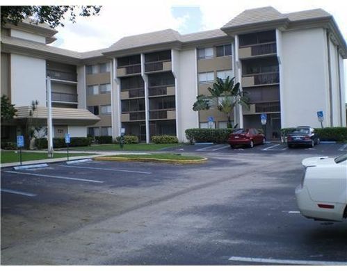 Residential complexes in Plantation, Broward County
