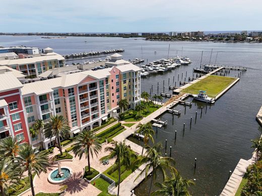 Residential complexes in Lantana, Palm Beach
