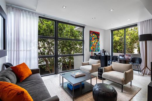 Miami Beach, Miami-Dade Countyのタウンハウス