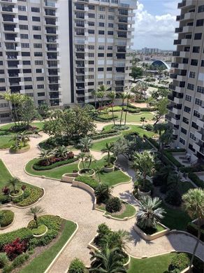 Residential complexes in Lauderdale by the sea, Broward County