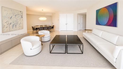 Residential complexes in Key Biscayne, Miami-Dade