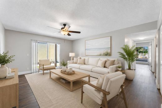 Residential complexes in West Palm Beach, Palm Beach