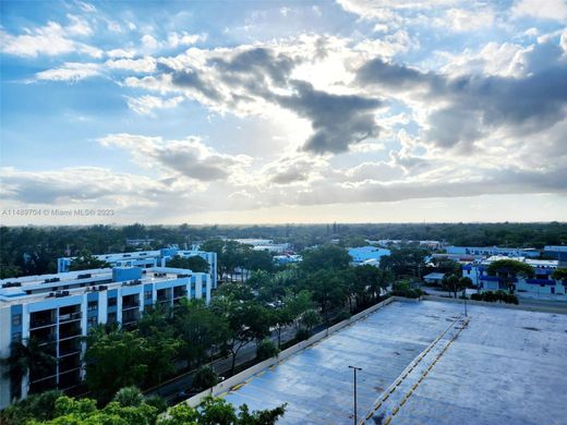 Residential complexes in North Miami, Miami-Dade