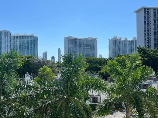 Kamienica w Aventura, Miami-Dade County