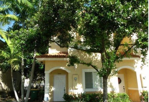 Townhouse in Tamarac, Broward County